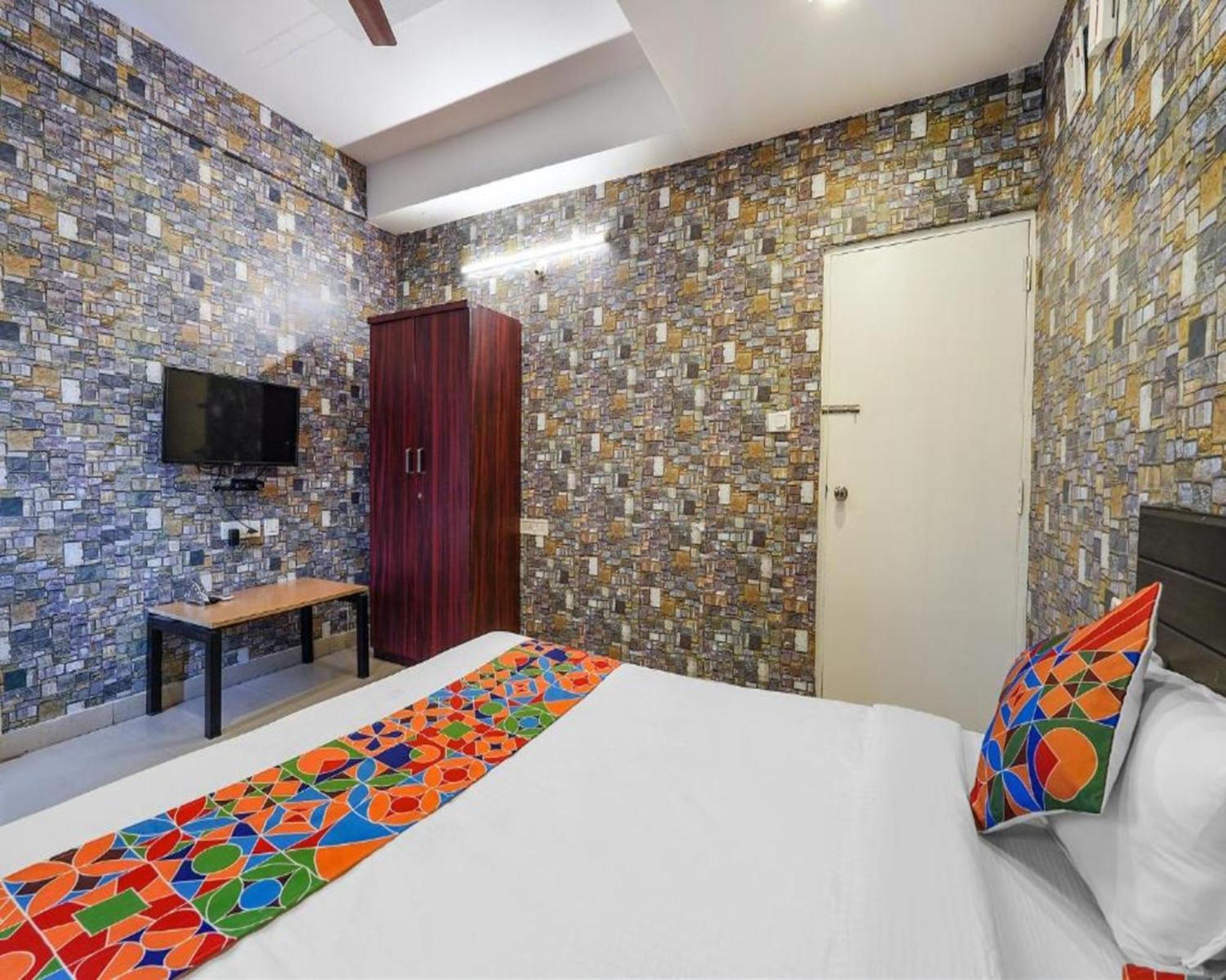 โอโย 74308 คิง สวีท Hotel บังกาลอร์ ภายนอก รูปภาพ